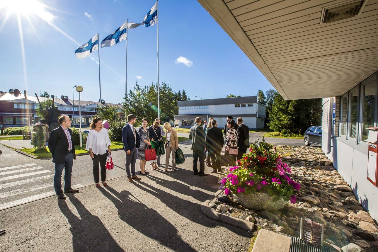 Raahe, Pyhäjoki ja Kalajoki virittelevät yhteistyötä itään Sosnovyi Borin kanssa. Ydinvoima yhdistää. Keskiviikkona Pyhäjoella kirjoitettiin nimet alle.