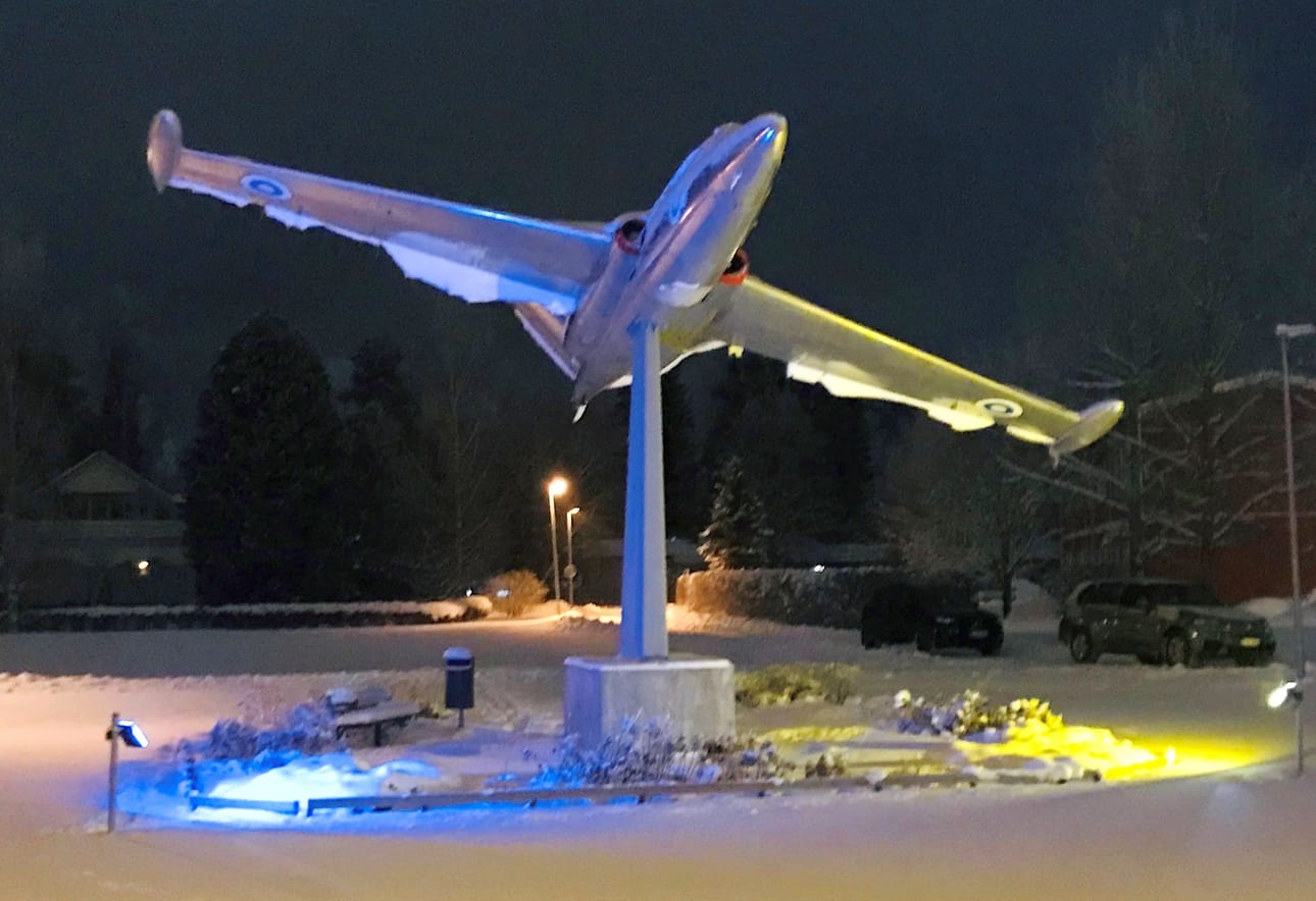 Sinistä ja keltaista nähtiin 24.2.2023 eli Venäjän hyökkäyksen ensimmäisenä vuosipäivänä.