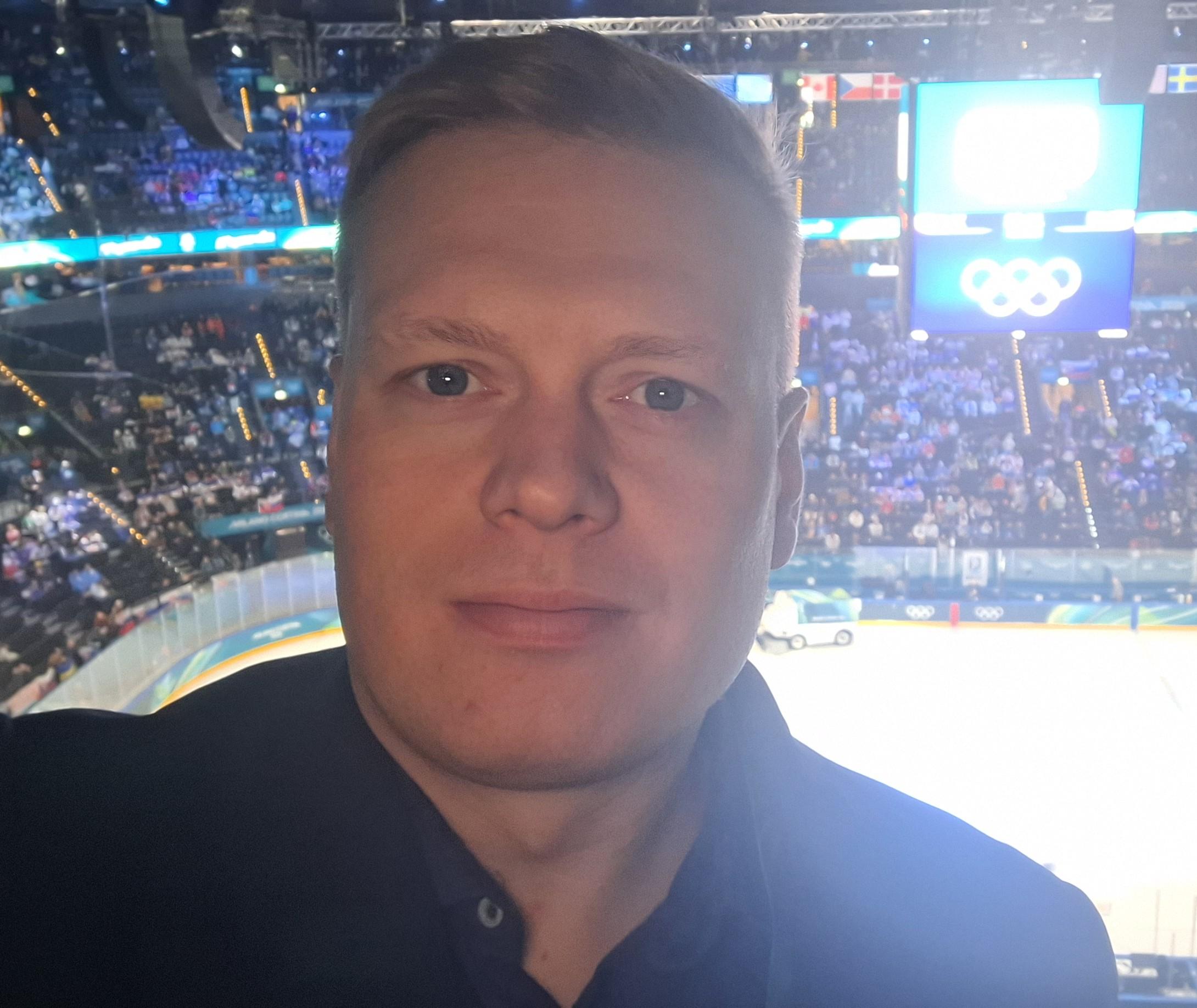 Kalevan urheilutoimittaja Joonas Hentilä kokee jo kolmannet talviolympiaiset: "Italiassa suorituspaikat ovat levinneet kuin lehmän jätös"