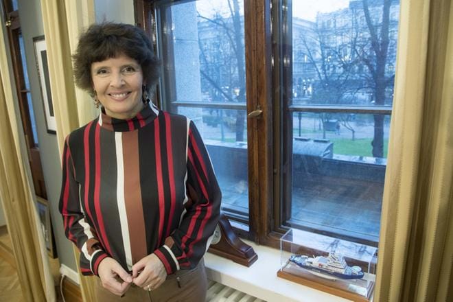 –Paikallistuntemuksessa voidaan joustaa, sillä kuljettajat ajavat entistä suuremmilla alueilla ja käyttävät hyväkseen navigaattoreita, liikenneministeri Anne Berner (kesk.) toteaa taksiyrittäjien kuljettajapulasta.
