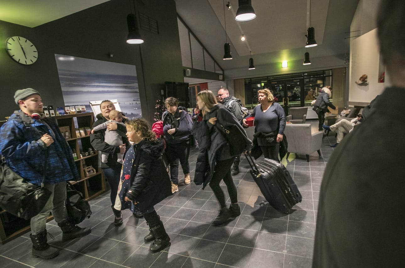 Hotelli Iso-Syötteen tulipalon vuoksi matkailijoita jouduttiin siirtämään Pikku-Syötteelle. Molempien hotellijohtajien mukaan asiakkaat ovat suhtautuneet tilanteeseen hyvin ymmärtäväisesti.
