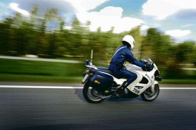 Moottoripyöräpoliisin liikennevalvonnassa Töysässä kesällä jäi kiinni nuorukainen, jonka oikeus nyt tuomitsi törkeästä liikenneturvallisuuden vaarantamisesta sekä kulkuneuvon kuljettamisesta oikeudetta. KUVITUSKUVA: MIKA PUTRO