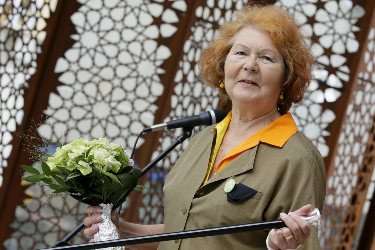 Taina Pitkänen-Koli kepitettiin ja kukitettiin tänään Rotuaarilla.
