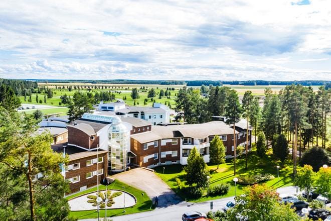 Härmän Kylpylässä on kehitetty palveluita koronankin aikana. Uutuutena avautuu ulkoilmaterassi.
