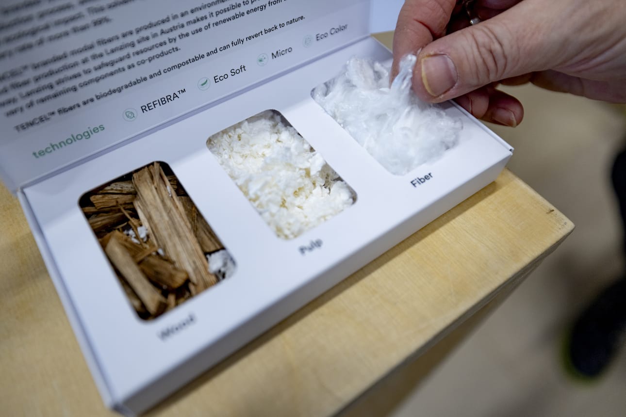 Lapuan Kankureilla käytetään myös muuntokuitu Tenceliä. Selluloosapohjainen Tencelin tuotannossa pyritään ekologisuuteen esimerkiksi veden kierrätyksellä.