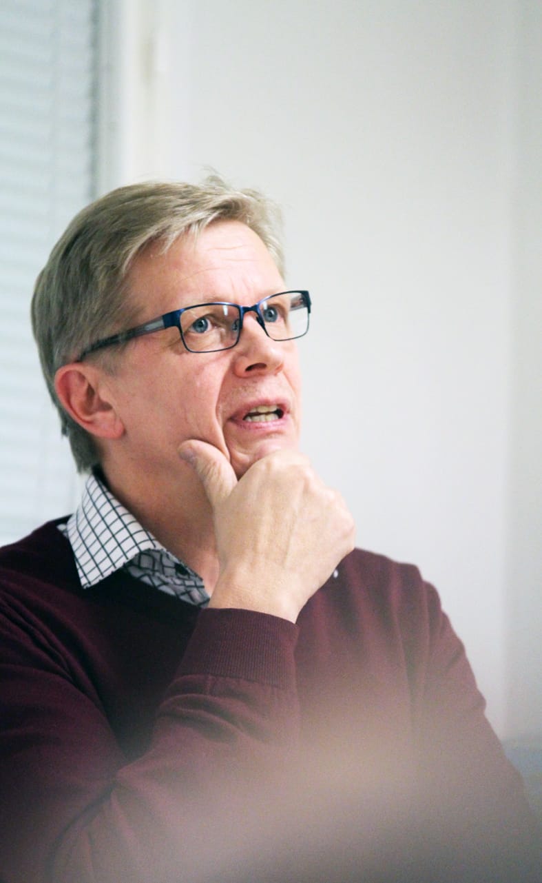 Kunnanhallituksen puheenjohtaja Kari Ylönen toivoi kyläillan alussa vuorovaikutteista keskustelua. Sitä syntyi kahdeksi tunniksi.