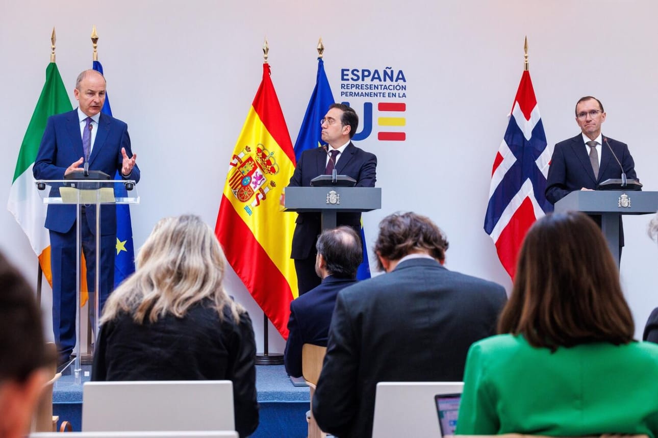 Palestiinan valtion tunnustaminen saa lisää kannatusta myös länsimaissa. Irlannin ulkoministeri Micheál Martin, Espanjan ulkoministeri José Manuel Albares ja Norjan ulkoministeri Espen Barth kertoivat maidensa Palestiinan tunnustuspäätöksistä Brysselissä maanantaina.