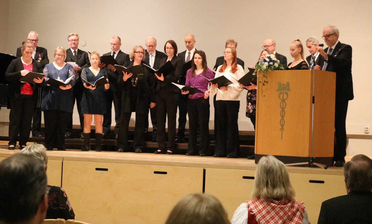Laaksojen kamarikuoro Vox Ardens, johtajanaan Tapani Tirilä.