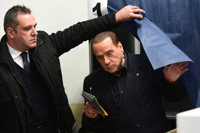 Italian parlamenttivaalien tulos saatiin laskettua vasta viime yön aikana, koska äänestys jatkui myöhään iltaan. LEHTIKUVA / AFP PHOTO / MIGUEL MEDINA