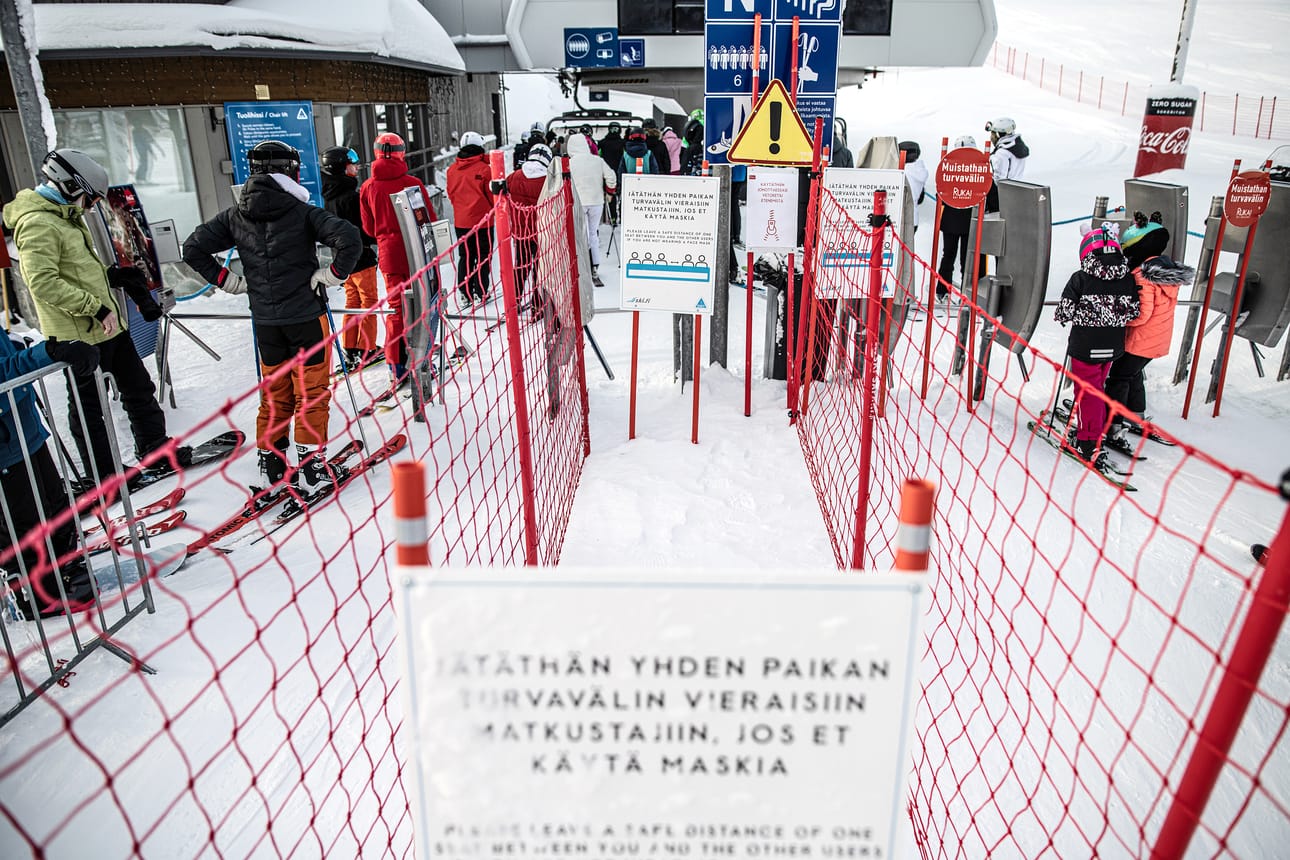 Rukalla tuolihississä on jätettävä tyhjä paikka turvaväliksi eri seurueiden väliin. Ankkuri- hissiin tulee mennä yksin tai vain oman seurueen jäsenen kanssa.