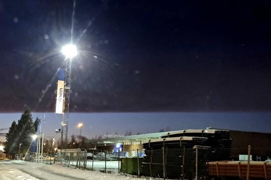 Iltataivaan selkeä kajo kohtasi hauskalla tavalla kumpukerrospilven. KUVA: KARI LÖFHJELM