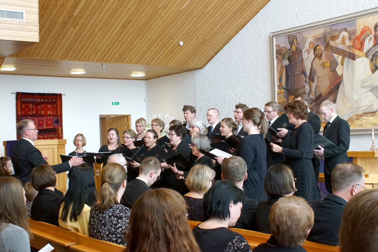Kirkkokuoro esiintyi juhlassa kanttori Jukka Jaakkolan johdolla.