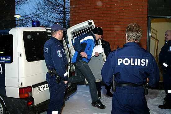 Virolainen Heiki Kanistiki tuotiin oikeuteen poliisikyydillä 13. tammikuuta.