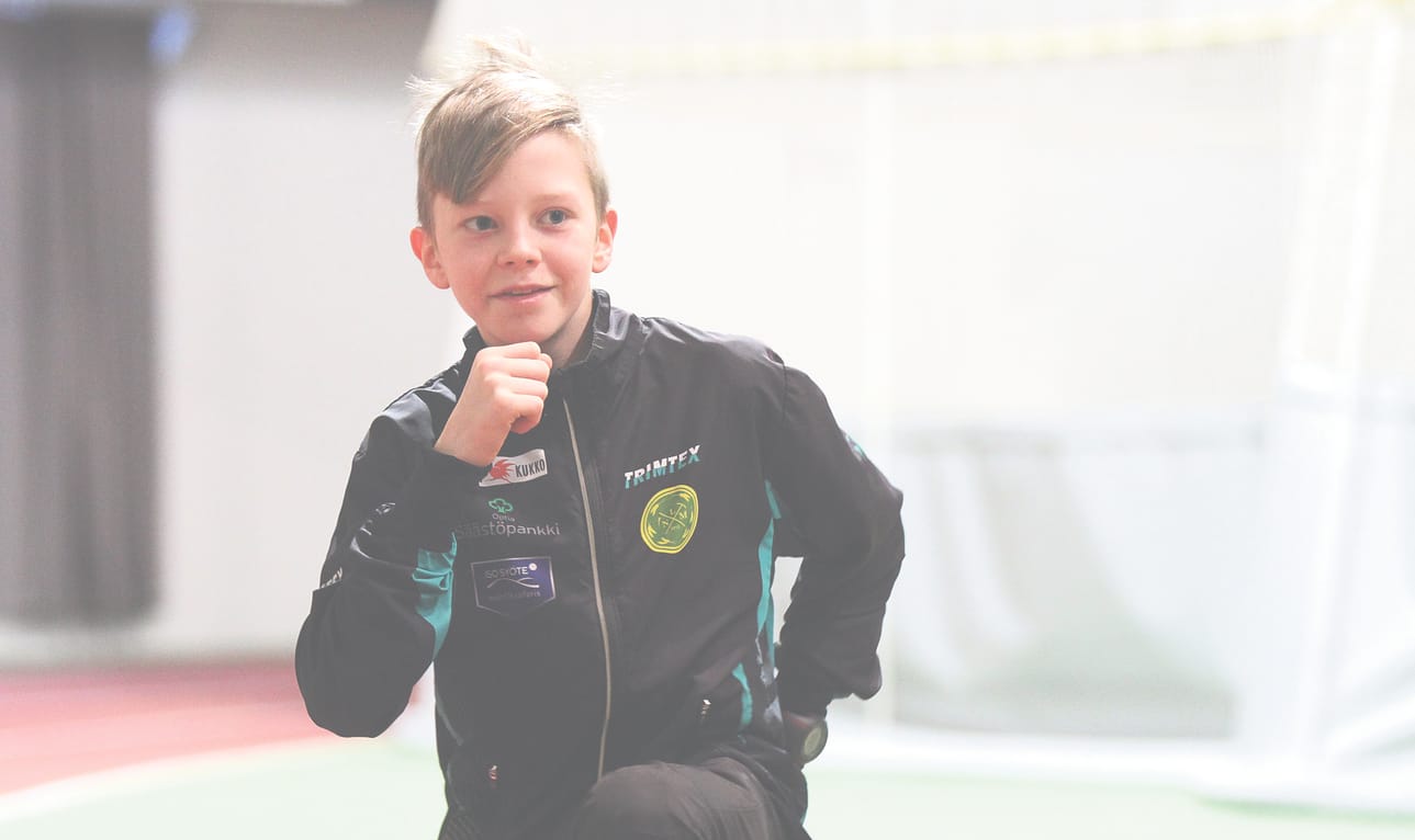 Aarre Paukkeri osallistui lauantaina pidetylle päiväleirille, joka kokosi Ouluhalliin Pohjois-Pohjanmaan parhaat nuoret yleisurheilijat. Paukkeria valmentaa Jorma Jokela.