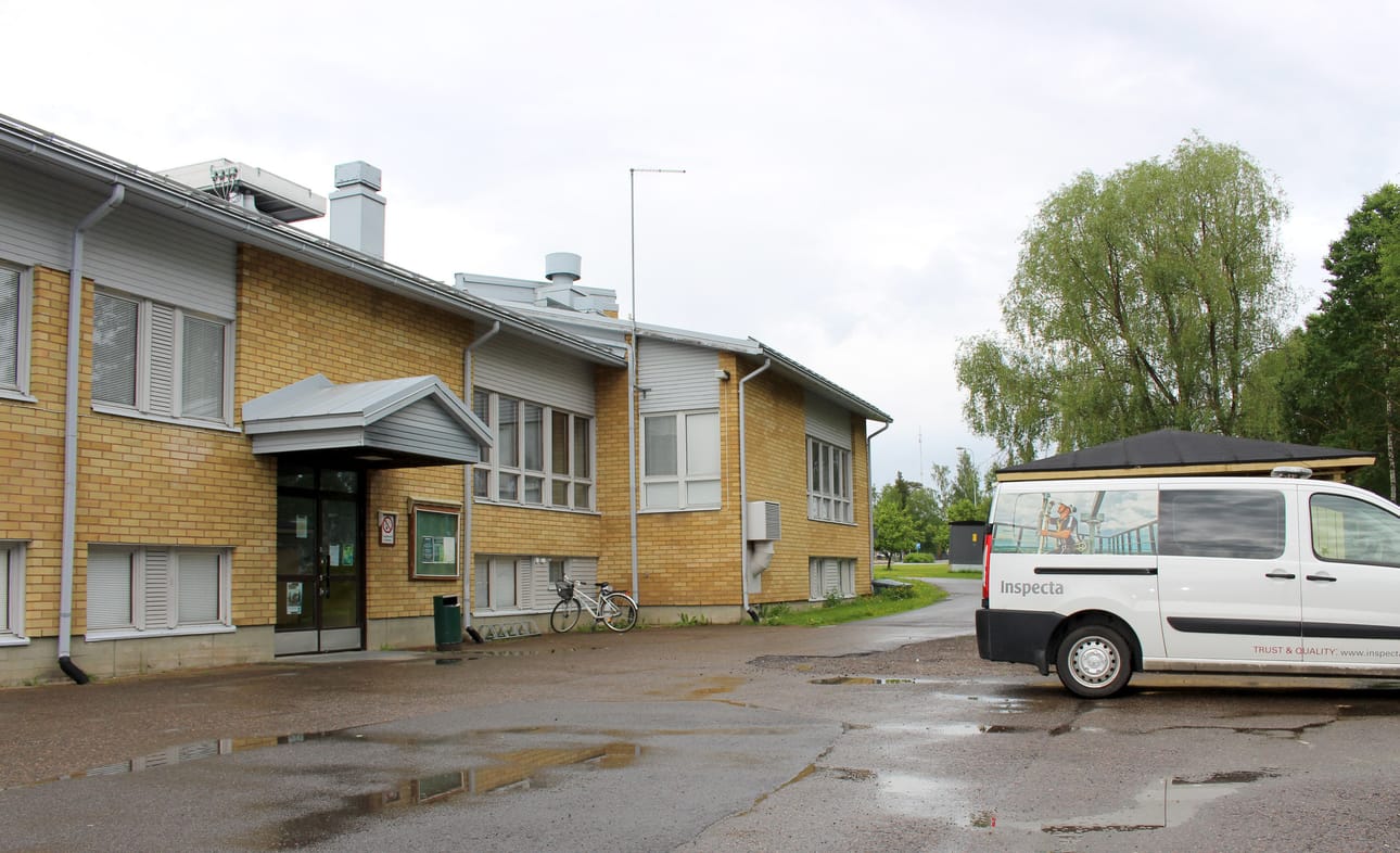 Siikajoen kunnanvirastolle esitetään Inspectan toimesta peruskorjausta. Rakenteita tutkittiin kesällä. Arkistokuva