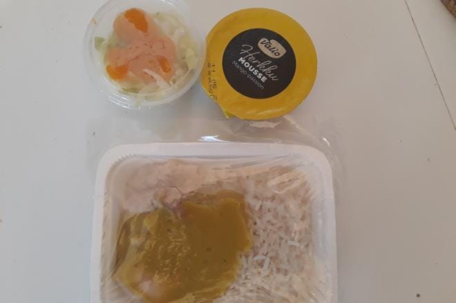 Kouluruoka oli pakattu valmiiksi, ja se oli tarkoitus hakea nopeasti koululta. Kuva: Laura Annila