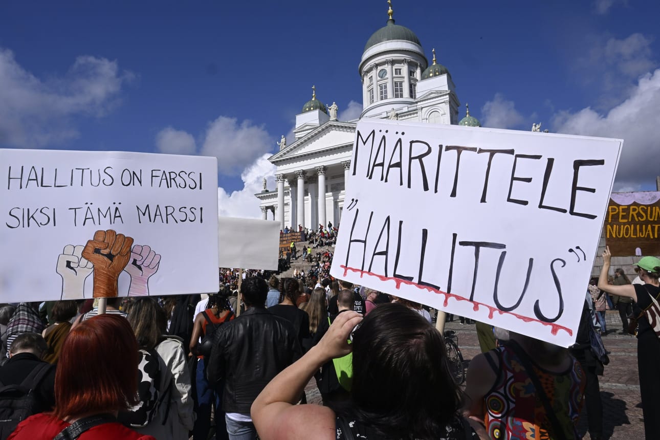 Politiikan tutkija näkee, että rasismiin suhtautuminen on ollut hallitukselle paitsi todella suuri arvokysymys, myös erittäin emotionaalisesti latautunut aihe. LEHTIKUVA / JUSSI NUKARI