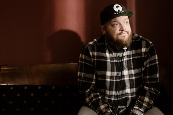 Kasmirin eli Thomas Kirjosen lempiruokajuhla on joulu, jota hän viettää perheensä kanssa. "Aina on ollut superihanaa. Se on tehnyt musta jouluihmisen." KUVAT: Elina Ylitervo