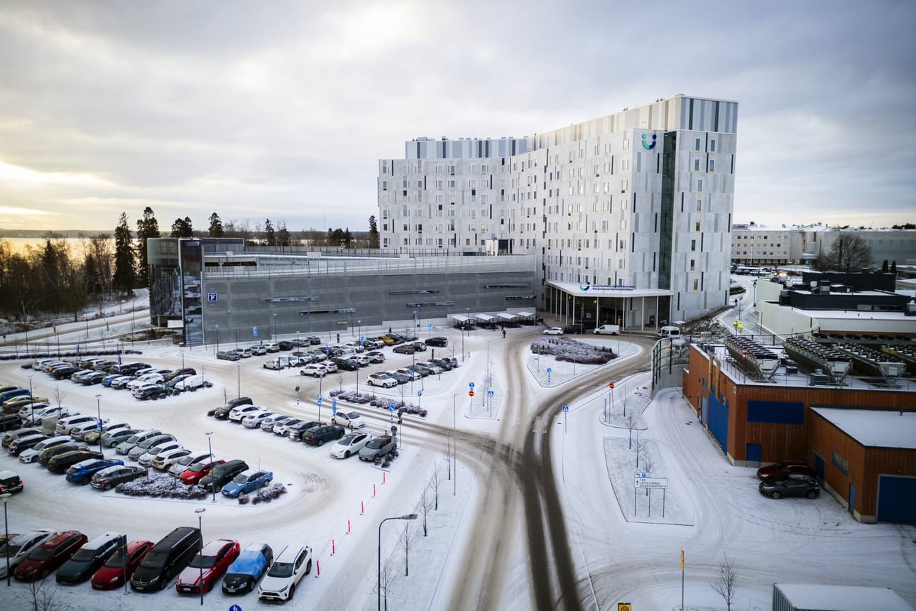 Pohjanmaan hyvinvointialueen miljoonaluokan säästötavoitteet pakottavat karsimaan kuluja lähes kaikesta, ruokamenoista siivoukseen.
