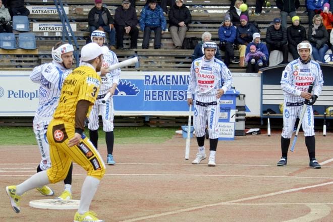 Sami Haapakoski palasi Vedon kokoonpanoon ja oli totutun tehokas. Kuva: Markku Turpela