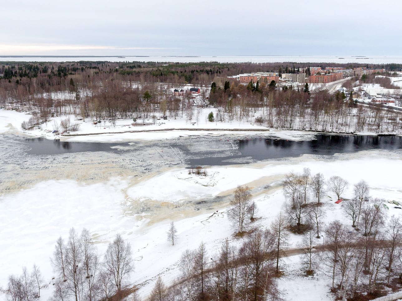 Messualue sijoittuu Hartaanselänrannaksi ristitylle alueelle, joka sijaitsee Toppilansalmen suun molemmilla puolilla. Arkistokuva.