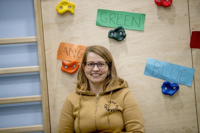 Päiväkodin johtaja Suvi Korhonen kertoo, että tiistain tilaisuuden jälkeen ollaan viisaampia sen suhteen, miten kristillistä koulua lähdetään ajamaan eteenpäin. Kuva: Jaakko Elenius