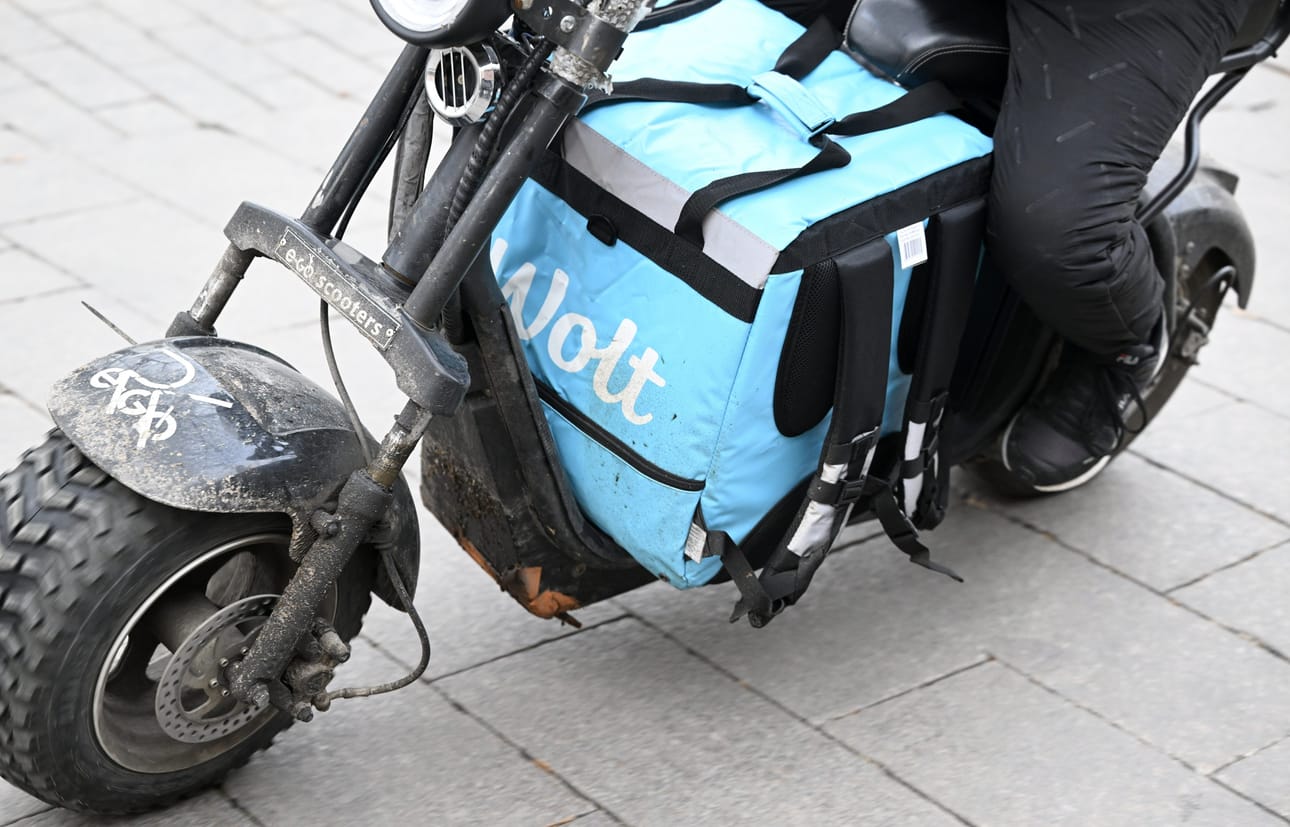 Wolt linjasi, että ruokalähettitilejä ei saa enää vuokrata eteenpäin.