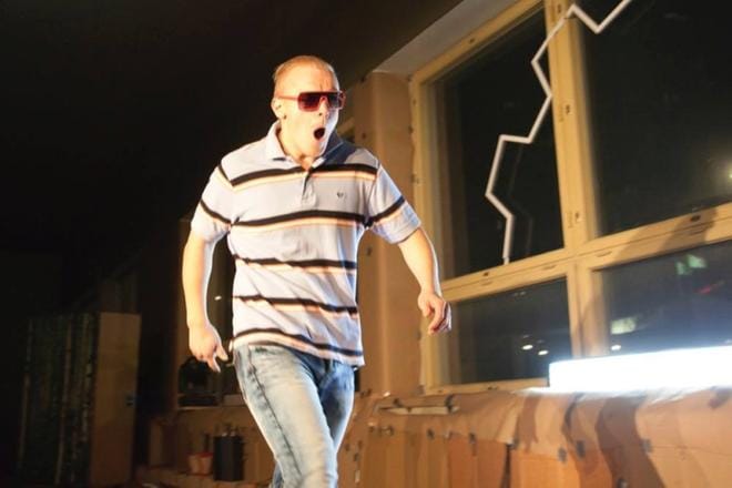 Tatu Mönttinen teatteri Nirvanan näytelmässä Madonna. KUVA: Tatu Mönttinen