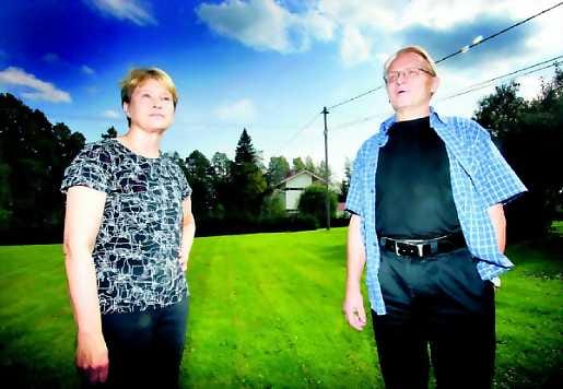 Tontilla tilaa golfradalle. Madekoskella asuvat Kaija ja Ahti Loukkola pitävät seutua yhtenä Oulun parhaista. "Alue on rauhallista ja naapurit tuttuja jo 1970-luvulta."