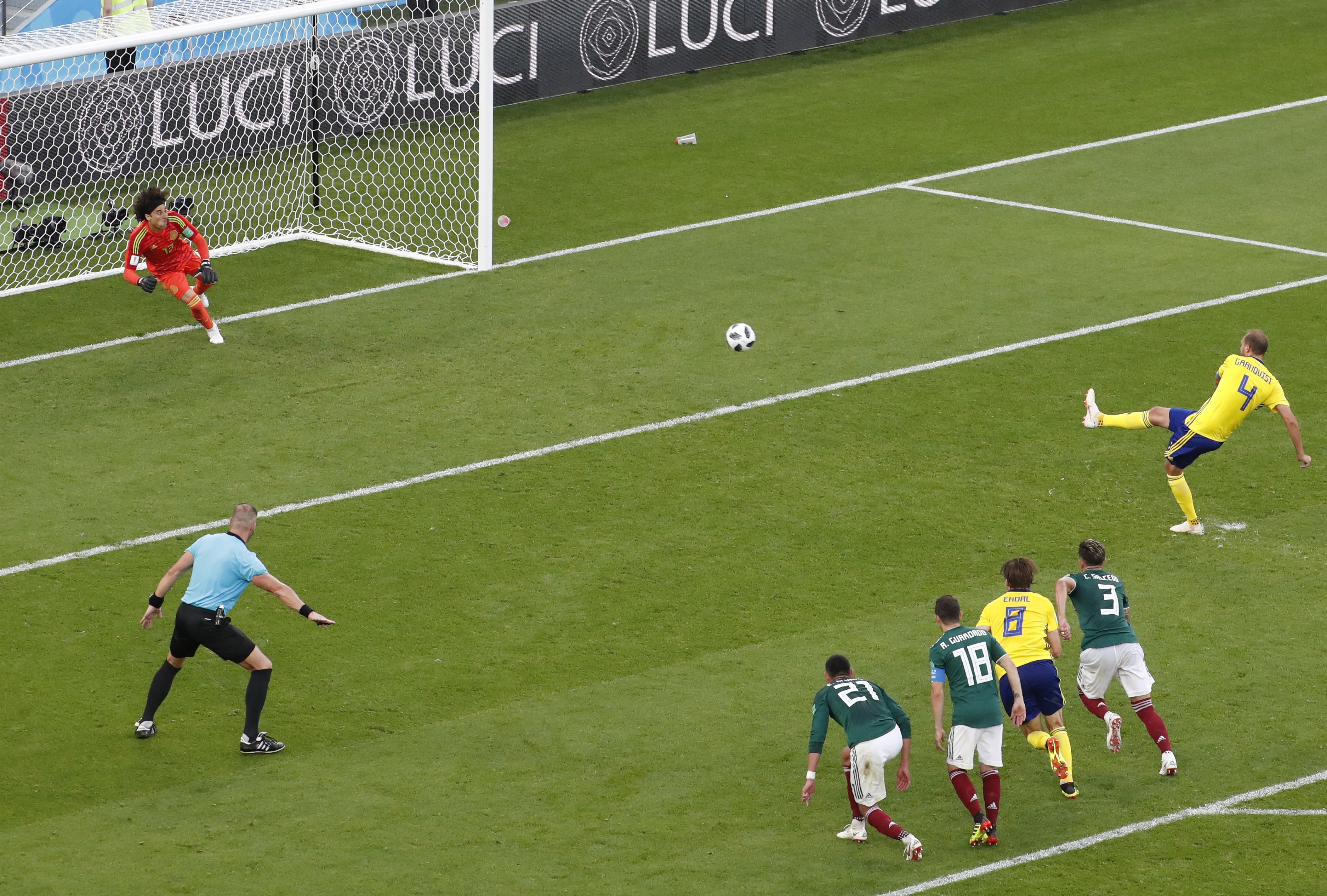 Ruotsi siirtyi 2-0 johtoon Andreas Granqvistin rangaistuspotkumaalilla.