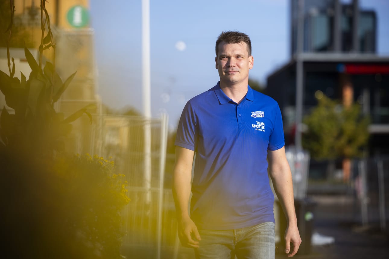 Patrik Ojaniemi siirtyi JymyVolleyn luotsiksi Vaasan Kiistosta.
