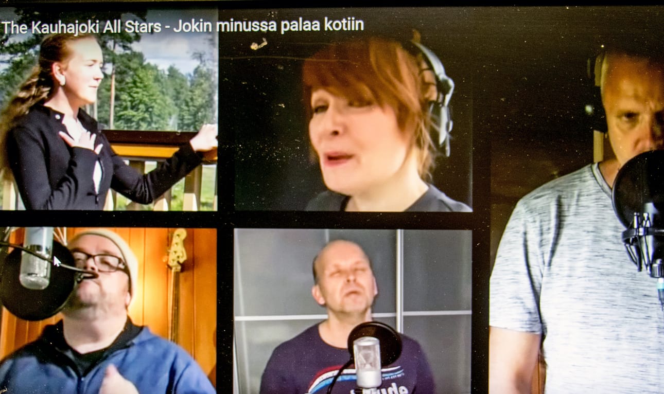 Kauhajoki Alls Stars- kokoonpanossa laulajina ovat Clarissa Grönstrand, Irina, Jukka Mänty-Sorvari, Sami Pitkämö ja Antti Kleemola. Kuvakaappaus YouTubesta.