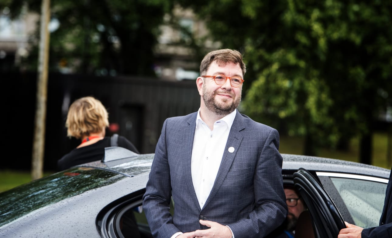 Perjantaina kokouksen johtivat työministeri Timo Harakka (sd.) ja elinkeinoministeri Katri Kulmuni (kesk.).