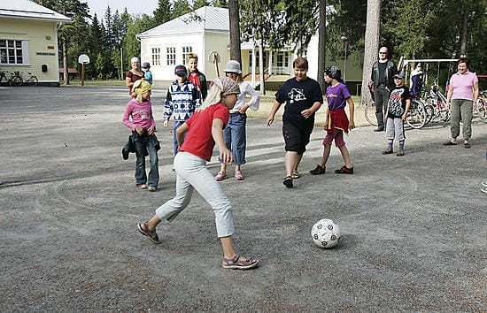 Parkumäen koulun lapset olivat hetken aikaa lakossa.