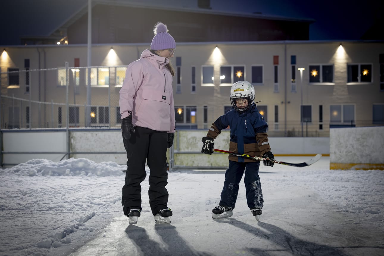 Emma Junttilan poika Aatu Ollila aloittaa syksyllä esikoulussa. Junttilan perheellä ei ollut ongelmia uuden esiopetusehdotuksen kanssa.