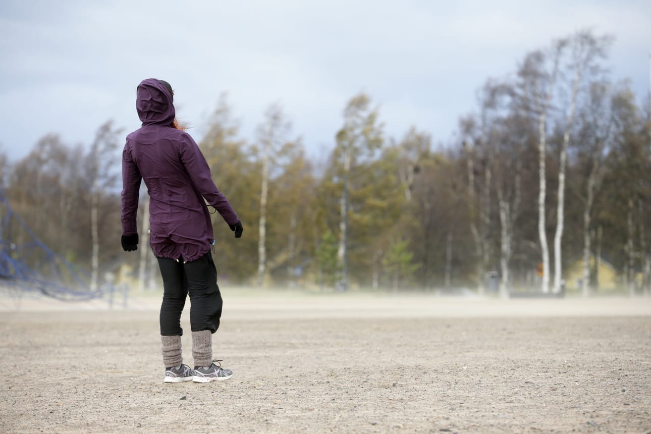 Luoteismyrsky riehuu Perämerellä ja rannikolla tuuli tuntuu.