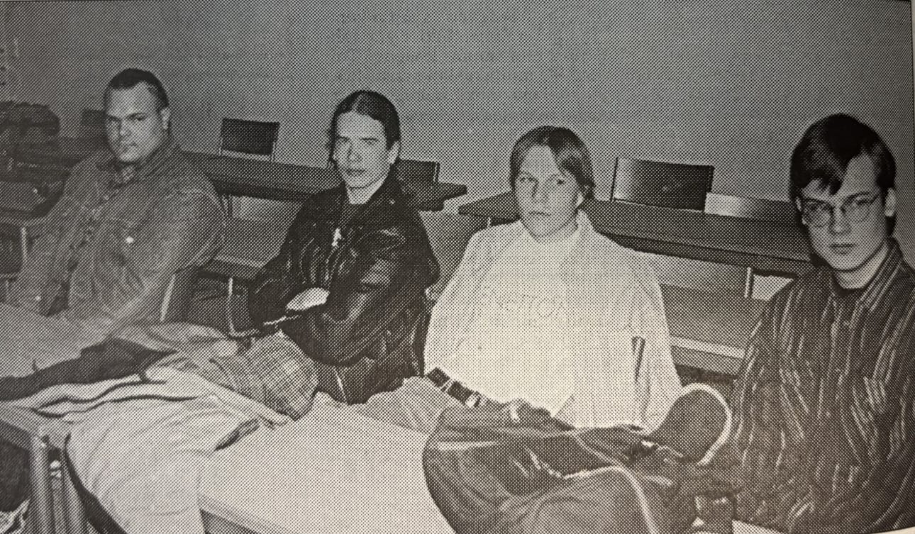 Vimpelin lukion pojat ovat puuhailleet koko talven videoelokuvaa tehden. Noin 45 minuuttia kestävä toimintaelokuva Hunt oli maanantaiaamuna esittelykunnossa.