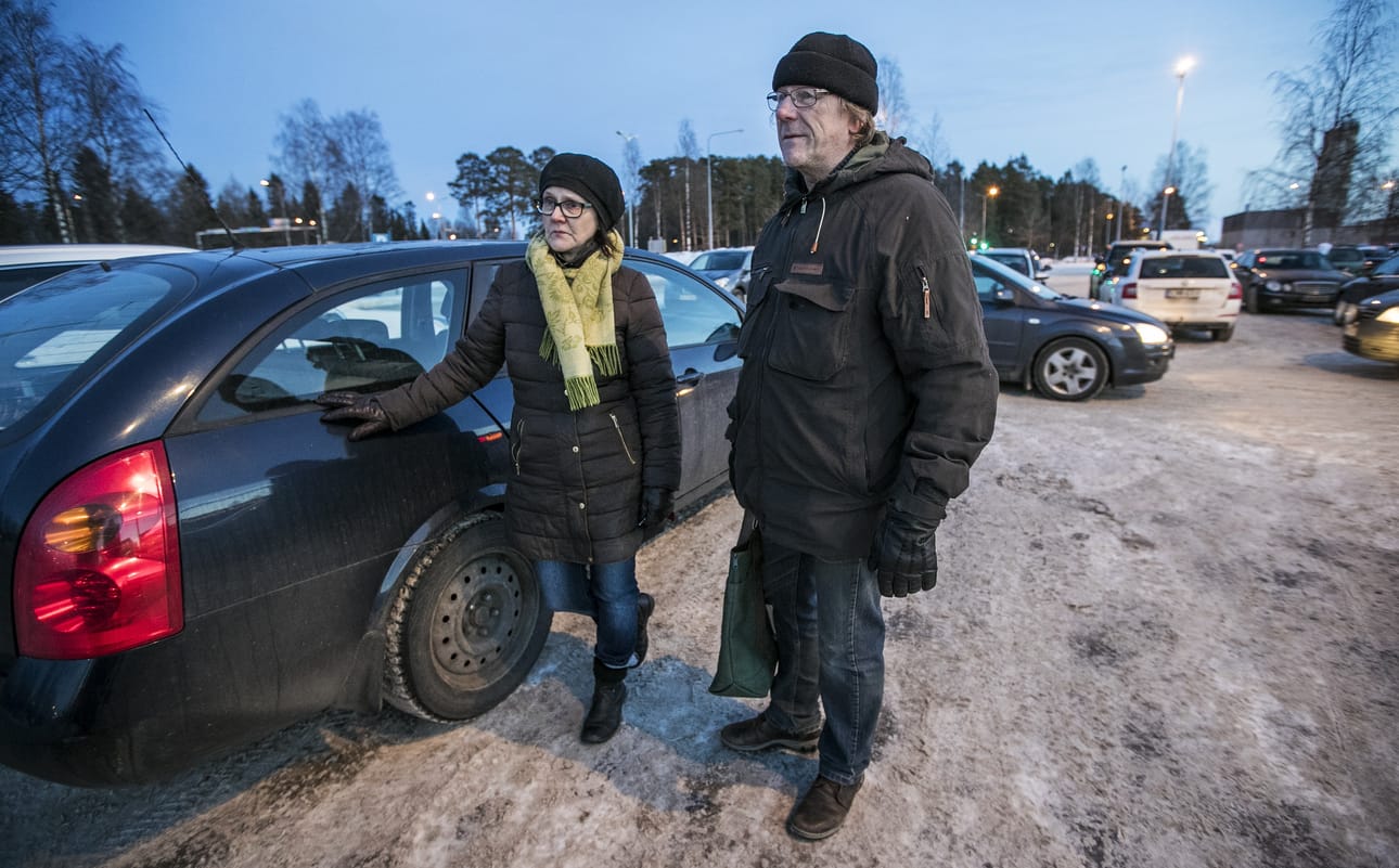 Anne ja Tapio Ojanperä kertovat, että Oulun tapahtumista on keskusteltu eritoten perheen nuorten kanssa. Arkeen rikosepäillyt eivät ole juurikaan vaikuttanut, sillä omat nuoret ovat jo varttuneempia.