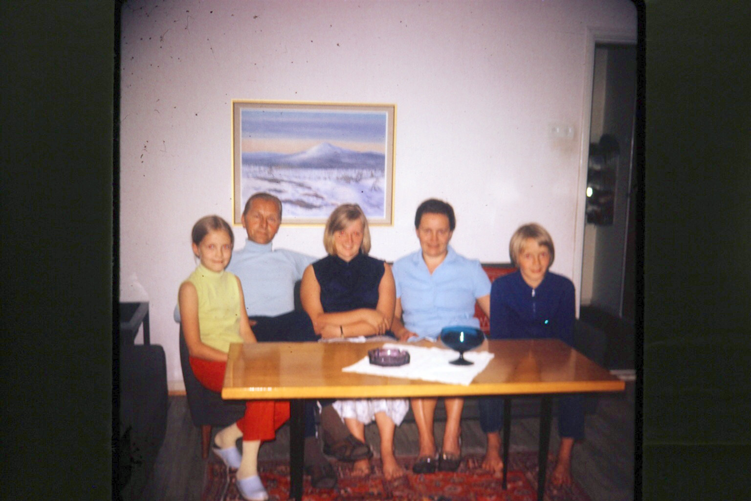Rasilan perhekuva kesältä '70. Kuvassa vasemmalta oikealle: Irja, Paavo, Judy, Anna-Liisa JA Veikko.