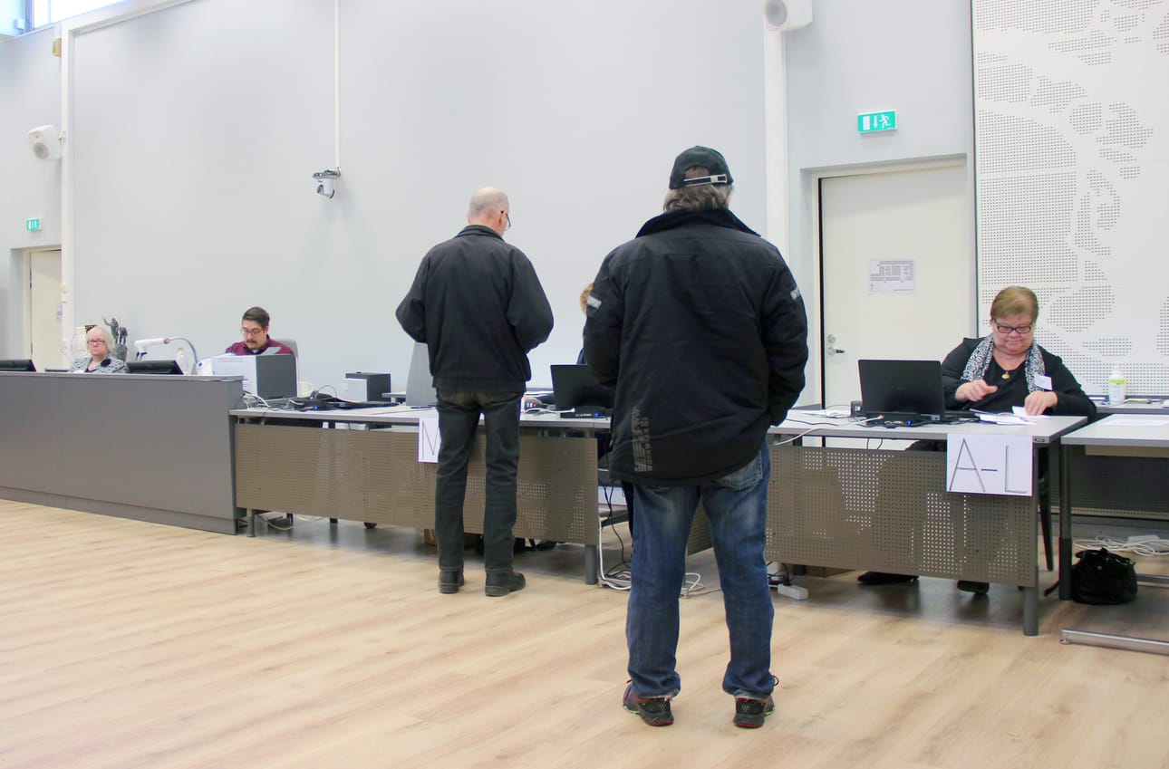 Kaupungintalolla äänestettiin sunnuntaina. Valtaosa äänistä meni Vesa Riekille, mutta ne eivät riittäneet edustajan paikkaan.