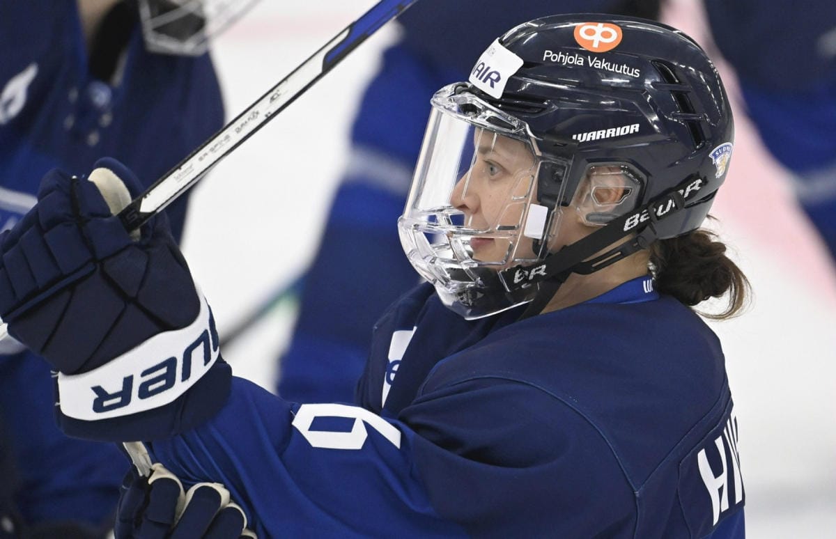 Naisleijonat on siirtynyt kuplasta kuplaan ennen kisakuplaa. Kuvassa Jenni Hiirikoski. LEHTIKUVA / Heikki Saukkomaa