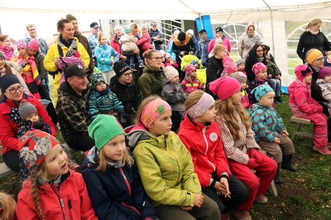 Ohjelmateltta täyttyi yleisöstä. KUVAT: ANU NAHKALA