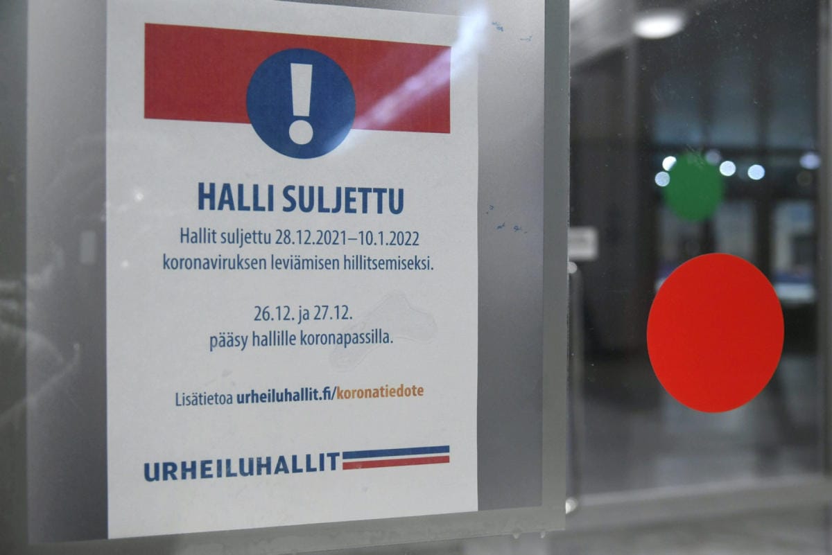 Useat aluehallintovirastot kertoivat perjantaina kevennyksistä koronarajoituksiin. LEHTIKUVA / Markku Ulander
