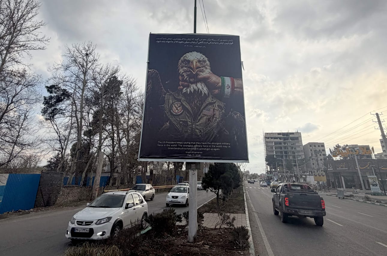 Yhdysvaltoja ja Israelia kritisoiva juliste Iranin pääkaupungissa Teheranissa.