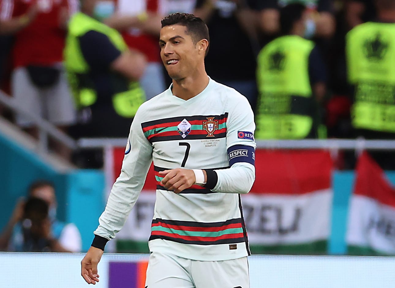 Cristiano Ronaldo iski Portugalille kaksi maalia viimeisen 10 minuutin aikana.
