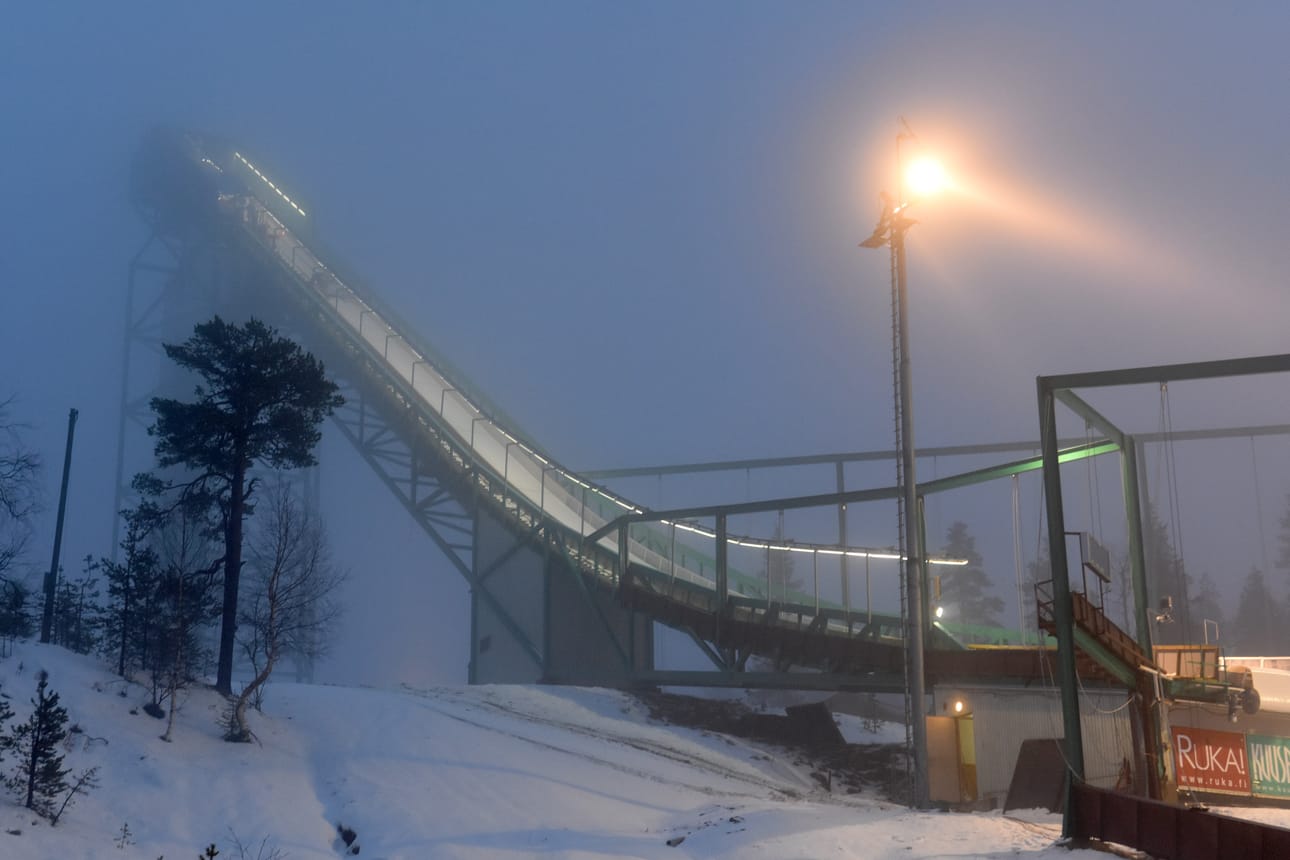 Rukan suurmäkeen tehtiin vielä keskiviikkona viime hetken valmisteluja viikonlopun Nordicia varten.