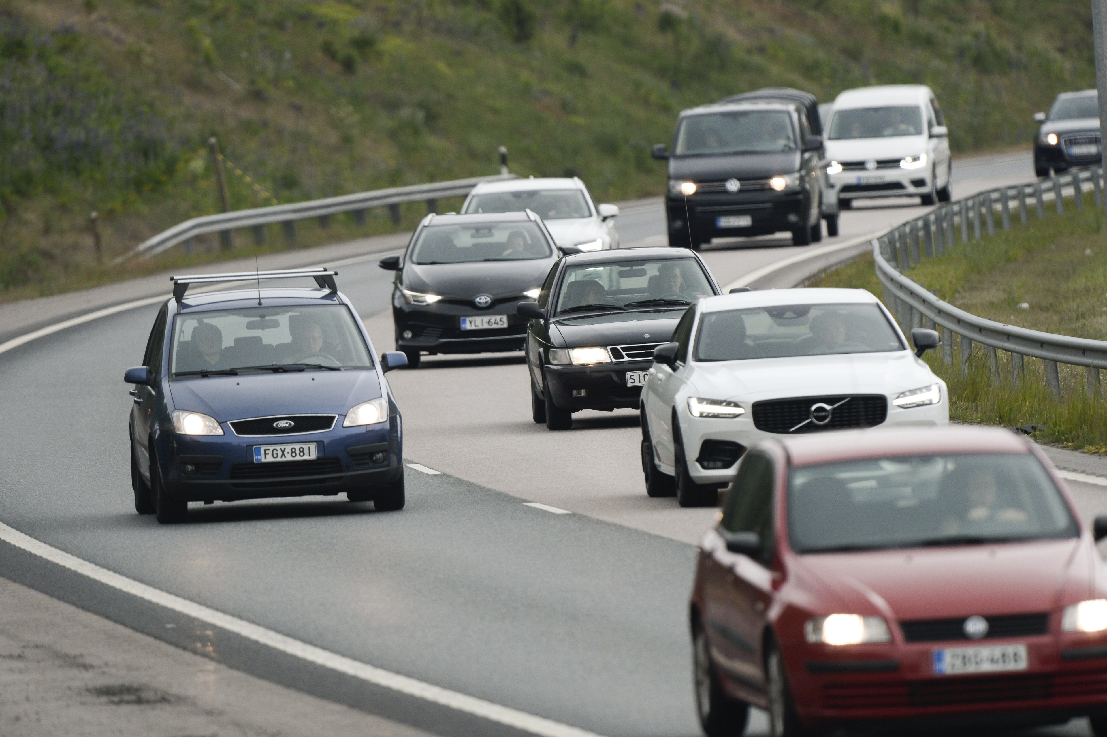Kymmenien tuhansien autojen omistajien tietoja on päätynyt vääriin käsiin.