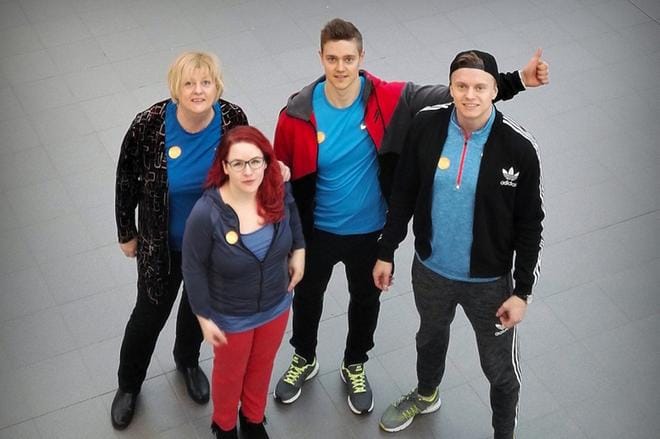 Johanna Haukilahti, Charlotta Hietanen, Aleksi Muhonen ja Janne Haukilahti ovat tehokas tiimi. Tapahtumanjärjestämiseen liittyvät tehtävät jaettiin tiimiläisten osaamisen mukaan niin, että kaikilla oli omat vastuualueensa. Kuva: Sara Katajakoski