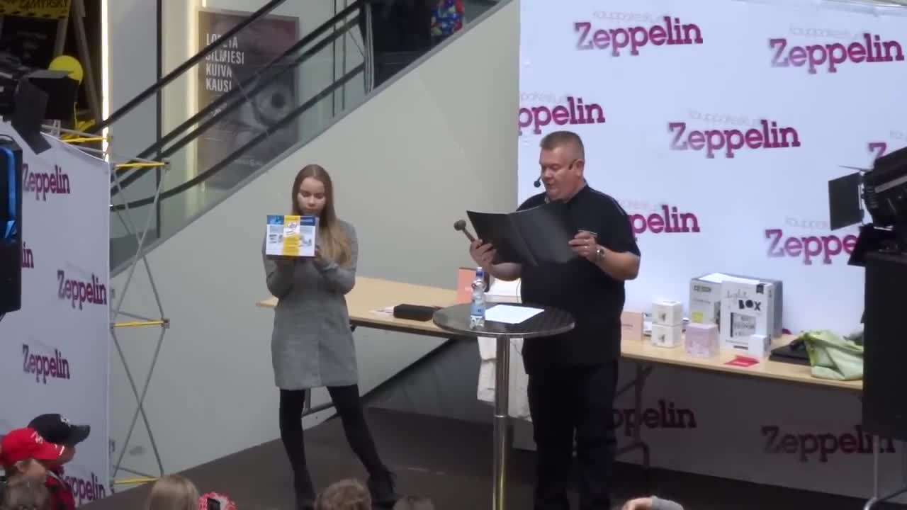 Huutokauppakeisari Zeppelinissä