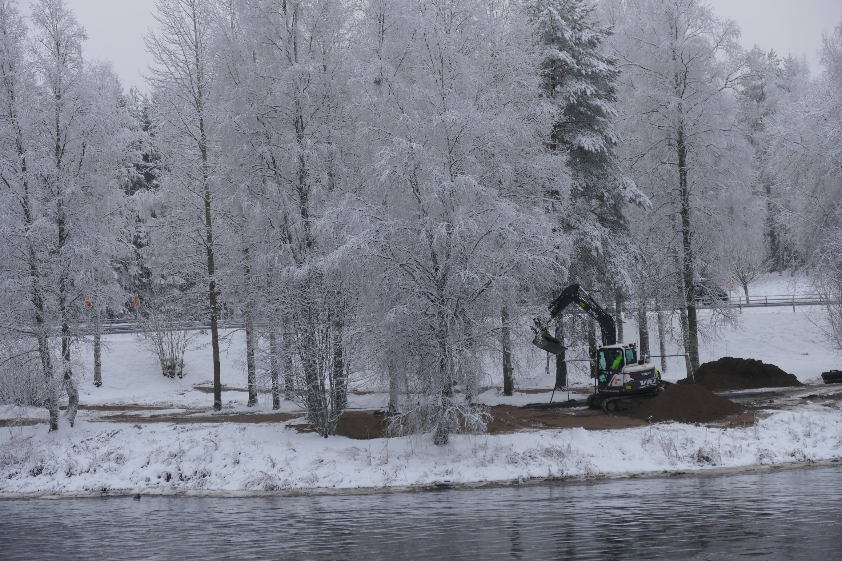 Kiimingin Pajaniemeen nousee uusi nuotiopaikka – Paikalla olleen laavun tuhopoltosta jo 11 vuotta